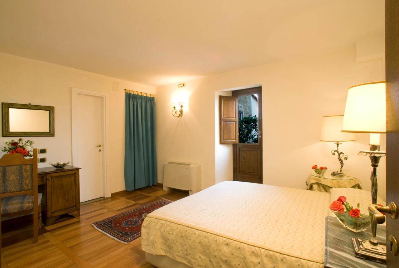 סובאנה Hotel Scilla מראה חיצוני תמונה